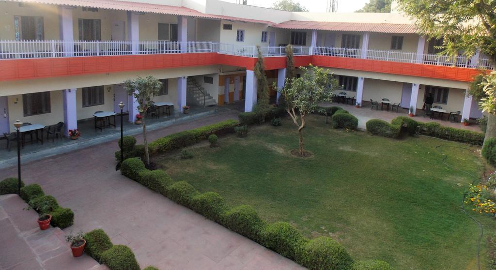 Hotel Goverdhan Tourist Complex Fatehpur Sīkri Exteriör bild